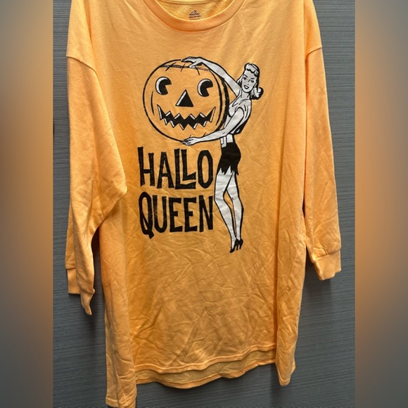 Oversized Hallo Queen shirt/socks - Picture 1 of 5